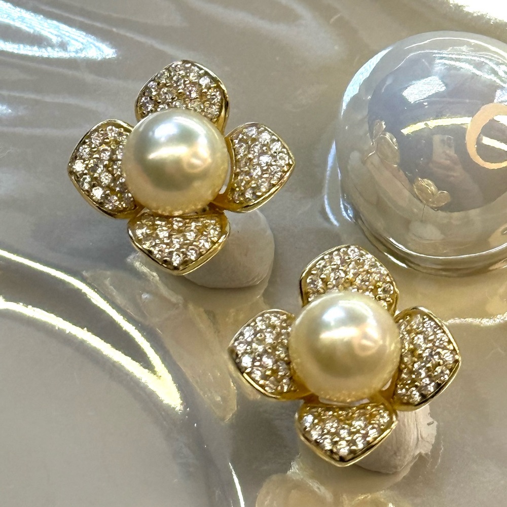 EPA33 Japanese 7mm CHAMPAGNE Akoya Sea Pearl 4 Petal Clover Earrings 18KG S925